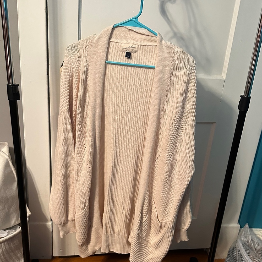 Universal Threads Women's Cream Sweater